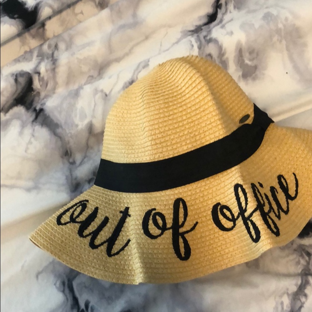“Out of office” sun hat